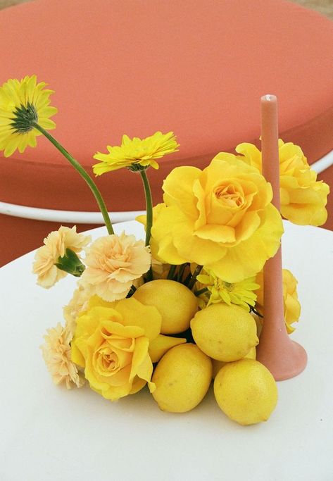 Lemon Arrangements, Citrus Centerpiece, Yellow Tablescape, Ideas For Your Birthday, Infused Food, Fun Candles, Italian Flowers, Fruit Centerpieces, 30th Birthday Party