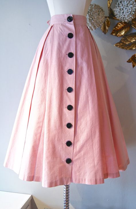 Old Style Dresses Vintage 1950s, Pink 50s Outfit, Vintage Pink Outfits, 50s Skirt Outfit, Light Pink And Black Outfit, 1950 Skirt, Vintage Skirts 1950s, Bubble Skirts, Poodle Skirts