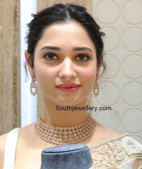 Tamannaah in a diamond choker set Diamond Necklace With Saree, Tanishq Diamond Necklace, Saree With Choker Necklace, Diomand Necklace, Indian Diamond Necklace, Diamond Choker Set, Diamond Chokers, Diamond Necklace Indian, Choker Design