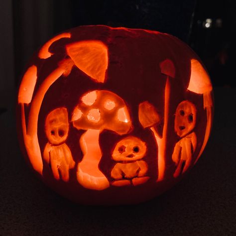 Princess Mononoke Pumpkin Carving, Cottage Core Pumpkin Carving, Cottagecore Pumpkin Carving, Pumpkin Carving Ideas Mushroom, Pumpkin Carving Mushroom, Mushroom Pumpkin Carving, Jackolantern Ideas, Halloween Ceramics, Mushroom Pumpkin