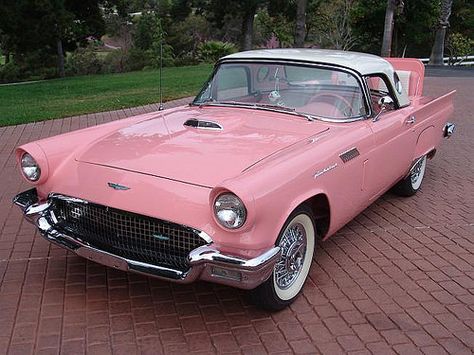 FORD THUNDEBIRD | por Alfonso Irene 1957 Thunderbird, Old Fashioned Cars, Vintage Cars 1950s, Carros Retro, Wallpaper Luxury, Old Vintage Cars, Auto Retro, Interior Vintage, 1957 Chevrolet