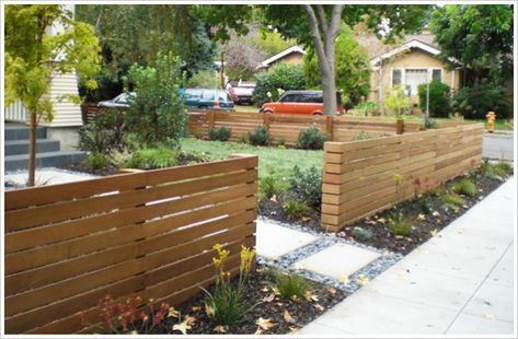 30+ Fancy Wooden Fence Styles and Designs (with Pictures) Fence Front Yard, Modern Front Yard, Front Yard Design, Fence Styles, Diy Fence, Front Yard Fence, Fence Landscaping, Modern Fence, Backyard Fences