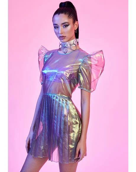 Futurism Clothing, Ingenue Style, Festival Fairy, Texture Reference, Camp Fashion, Current Mood Clothing, Extra Fashion, Group Fashion, Spring Styling