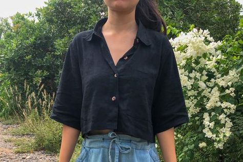 Cropped Button Up Shirt Outfit, Cropped Shirt Outfit, Boxy Cropped Shirt, Linen Shirt Outfit, Unique Women Tops, Cropped Button Up Shirt, Linen Shirts Women, Linen Crops, Cropped Shirt