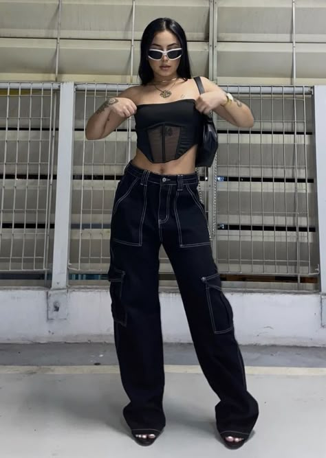 Concert Outfit Ideas Rauw Alejandro, Look Rep Festival, Outfit Trap Style Girl, Saturno Concert Outfits, El Alfa Concert Outfit, Junior H Concert Outfit, Festival Outfits 2023, Looks Hip Hop, Look Legging