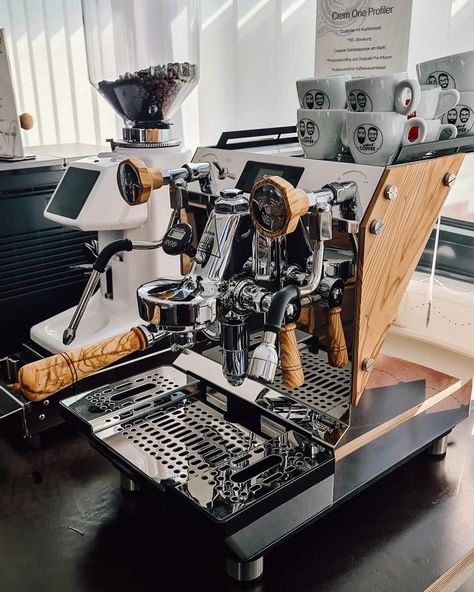 Let your morning coffee be another level of experience with our custom designed espresso machines. Custom Espresso Machine, Retro Espresso Machine, Italian Espresso Machine, Mobile Coffee Shop, Coffee Shop Bar, Coffee Bar Home, Coffee Brewer, Coffee Corner, Coffee Espresso