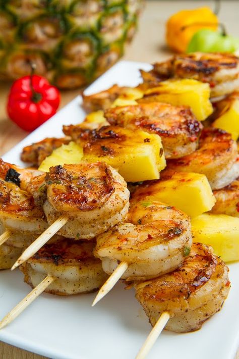 Grilled Jerk Shrimp and Pineapple Skewers Grilled Jerk Shrimp, Shrimp And Pineapple Skewers, Shrimp And Pineapple, Tropisk Fest, Pineapple Skewers, Jerk Shrimp, Fest Mad, Decorações Com Comidas, Skewer Recipes