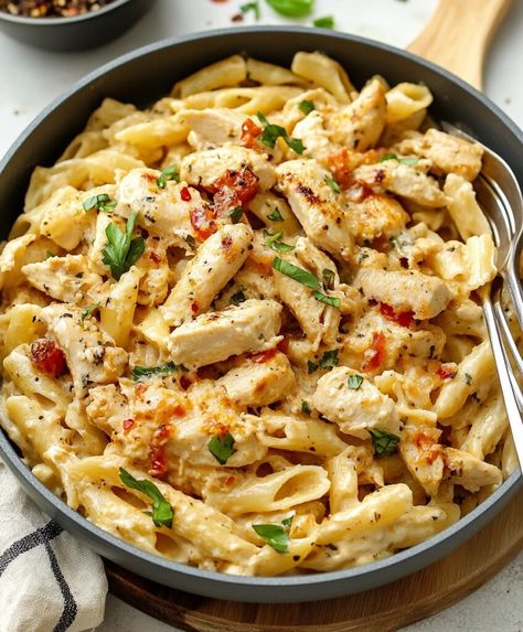 Dutch Oven Pasta Recipes, Macaroni Pasta Recipes, 1 Pot Meals, Marry Me Chicken Pasta, Supper Meals, Chicken Macaroni Salad, Autumn Dinner, Marry Me Chicken, Macaroni Recipes