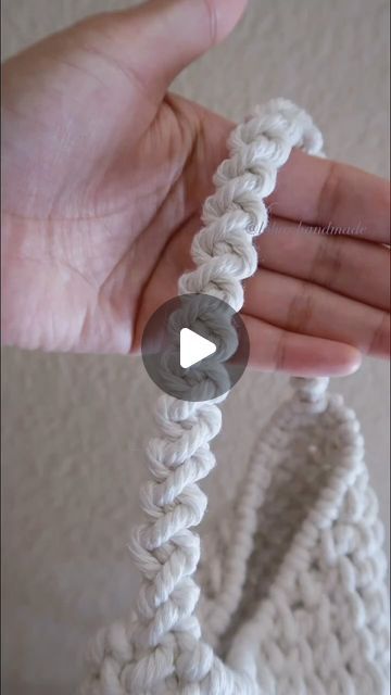 Diy Macrame Purse Tutorials, Macrame Bag Tutorial How To Make, Macrame Bag Tutorial, Friendship Knot, Bracelet Knot, Macrame Handbags, Knot Macrame, Macrame Plant Hanger Patterns, Makramee Diy