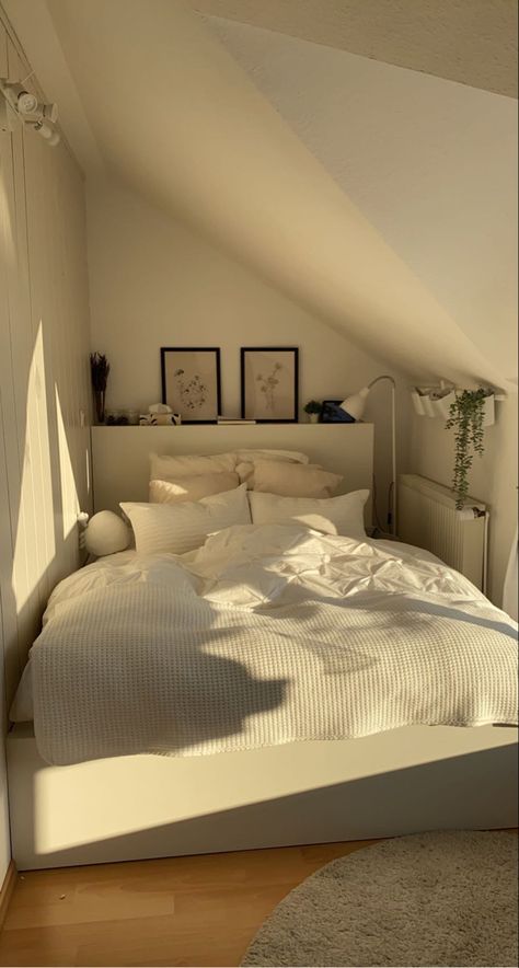 White Beige Room Aesthetic, Room Inspo Beige White, White Beige Apartment Aesthetic, Vanilla Minimalist Room, White Cozy Room Aesthetic, Cozy Simple Apartment Aesthetic, Beige Bedroom Aesthetic Minimalist, Cozy Bed Ideas Aesthetic, White Cozy Bedroom Aesthetic