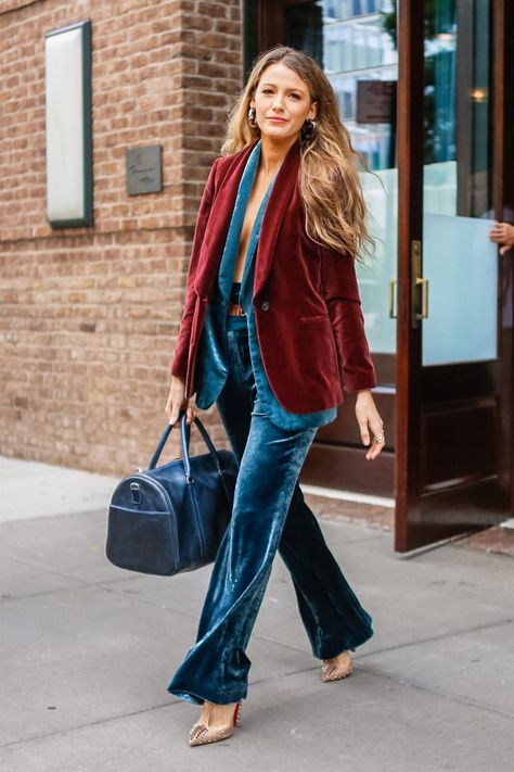 Blake Lively Wears Two (2) Velvet Blazers, Zero (0) Shirts in 85-Degree Weather Blake Lively Suit, Blake Lively Outfits, Blake Lively Style, Giovanna Battaglia, Anna Dello Russo, Stylish Suit, Velvet Suit, Lightweight Dress, Velvet Blazer