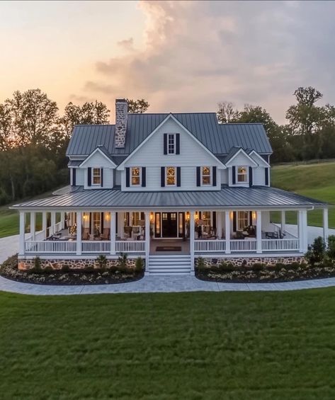 Really Pretty Houses, Brick House Wrap Around Porch, Southern Farmhouse Aesthetic, Big Farmhouse Plans, Big Farmhouse Interior, Farm Home Exterior, Farmhouse Philippines, Old Fashion Farmhouse, White Barn House