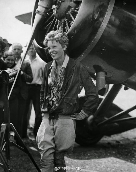 Female Pilot, Amelia Earhart, Influential Women, Actrices Hollywood, Foto Vintage, Great Women, Famous Women, A Plane, Inspirational People