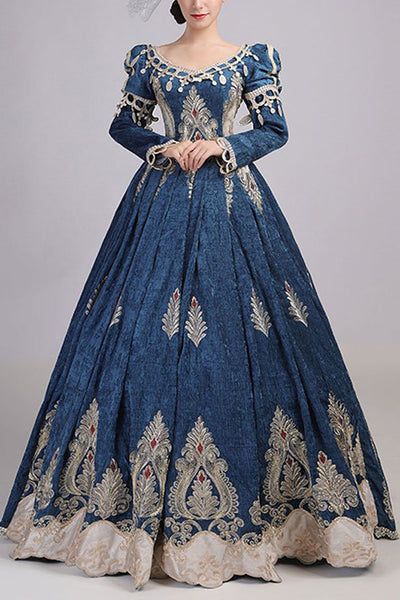 Fantasy Victorian Dress, Eccentric Prom Dresses, Traditional Italian Dress, Winter Fantasy Clothing, Medieval Dress Royal, Royal Dress Aesthetic, Mid 1800s Fashion, Old Fashioned Dresses, Winter Princess Dress