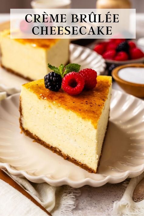 This Crème Brûlée Cheesecake combines the creaminess and richness of a traditional cheesecake with the crunchy caramelized sweetness of creme brûlée. This decadent dessert features a buttery graham cracker crust, a rich cheesecake filling with vanilla bean speckles, and a layer of crunchy caramelized sugar on top. Cream Brulee Cheesecake, Creme Brulee Cheesecake Recipe, Best Creme Brulee Recipe, Crème Brûlée Recipe, Brulee Cheesecake, Traditional Cheesecake, Creme Brulee Cheesecake, Rich Cheesecake, Xmas Desserts