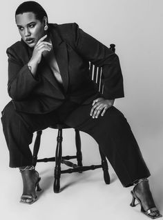 Women In Suites Photoshoot, Plus Size Editorial Fashion, Plus Size Studio Photoshoot, Photoshoot Plus Size Photography Poses, Plus Size Photography Poses, Plus Size Editorial, Blazer Photoshoot Women, Plus Size Modeling, Plus Size Photography