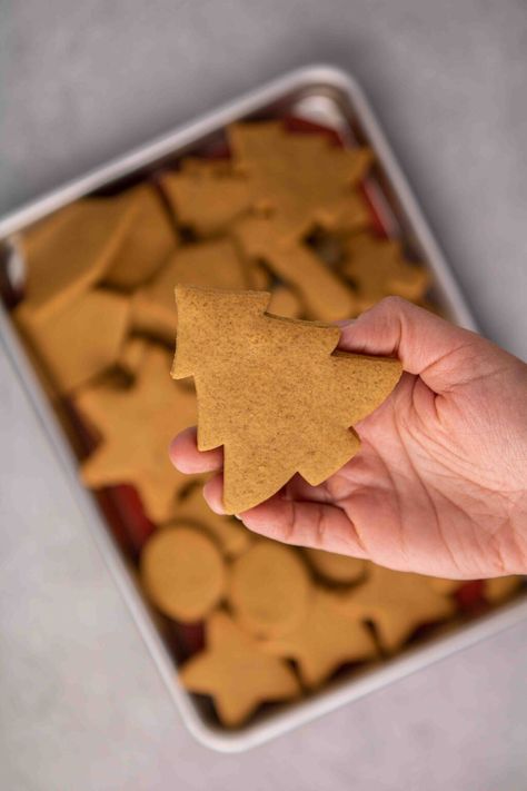 Easy Christmas Gingerbread Cookies, Gingerbread Cookies For Kids, Gingerbread Cutout Cookies Recipe, Gingerbread Cut Out Cookie Recipe, Cut Out Gingerbread Cookie Recipe, Gingerbread Cookie Cutouts, Crunchy Gingerbread Cookies Recipe, Easy Ginger Bread Cookies, Gingerbread Cut Out Cookies