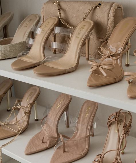 Heels Aesthetic, Heels Collection, Pretty Shoes Sneakers, Fashion Shoes Heels, Beige Heels, Hype Shoes, Trendy Summer Outfits, Carrie Bradshaw, Shoe Closet