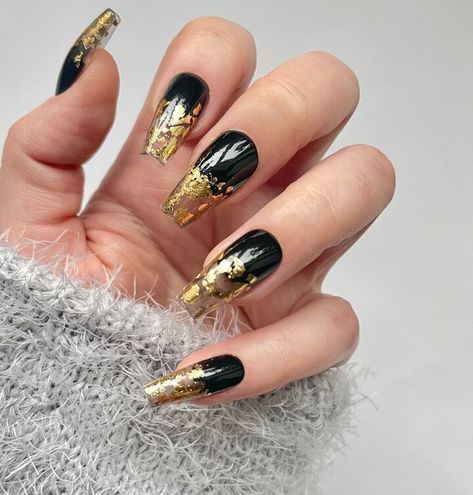 black gold nails, black gold nail, black nail designs, winter nails, black nails designs, gold nails design, gold nail designs Black And Gold Nail Designs, Gold Gel Nails, Nail Black, Black Gold Nails, Winter Designs, Gold Nail Designs, Cheetah Nails, Gold Nail, Animal Print Nails