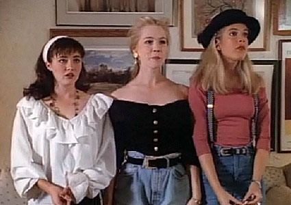 21 Style Lessons From 'Beverly Hills 90210' That Still Influence Fashion Today — PHOTOS | Bustle Hip Hop Photoshoot, 90210 Fashion, Early 90s Fashion, 1990 Style, Style Année 90, 90s Urban Fashion, Jennie Garth, Elin Kling, Rob Lowe