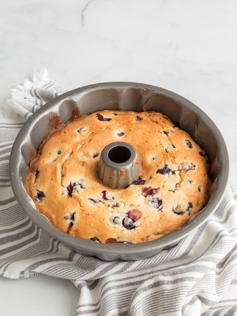 Blueberry Sour Cream Coffee Cake - Midwest Life and Style Blog Blueberry Sour Cream Coffee Cake, Bundt Pan Recipes, Blueberry Rhubarb, Blueberry Bundt Cake, Jelly Doughnuts, Blueberry Coffee Cake, Sour Cream Coffee Cake, Breakfast Ingredients, Sour Cream Cake