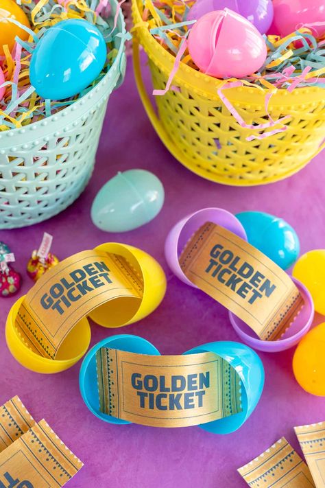 The best Easter egg hunt ideas! So many fun ideas for kids, teens, and adults! Easter Outfit Casual, Easter Outfits Casual, Easter Prizes, Adult Easter Egg Hunt, Easter Egg Hunt Games, Easter Egg Hunt Ideas, Egg Hunt Ideas, Easter Egg Ideas, Easter Egg Party