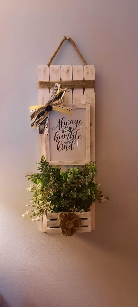 Rustic Home Decor Diy Ideas, Crate Wall Art, Dollar Tree Wooden Signs Diy, Dt Craft Ideas, Dollar Tree Wooden Plaque Ideas, Dollar Tree Easel Crafts, Dollar Tree Crate Crafts Christmas, Dollar Tree Rustic Decor Diy Projects, Primitive Crafts Diy Dollar Stores