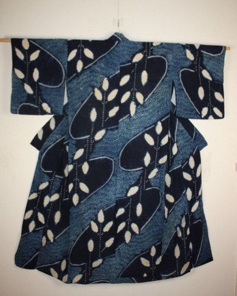 Shibori Yukata, Kimono Cotton, Moda Kimono, Indigo Textiles, Natural Indigo Dye, Kimono Japan, Meiji Era, Kimono Design, Indigo Shibori