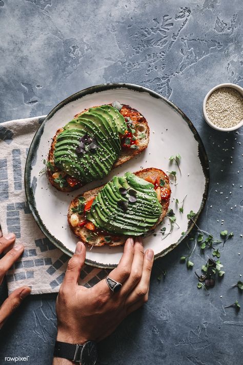 Avocado Bruschetta, Breakfast Avocado, Vegan Food Photography, Avocado Breakfast, Design Restaurant, Types Of Vegetables, Colorful Salads, Läcker Mat, Menu Restaurant