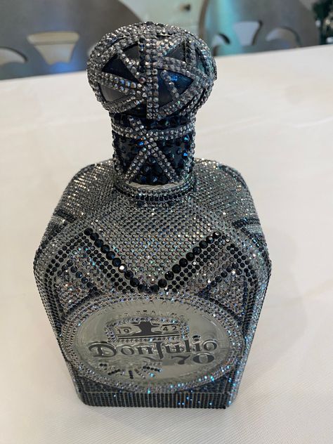 Don Julio Bottle Decorated, Bedazzled Stuff, Alcohol Bottle Decorations, Bedazzled Liquor Bottles, Bedazzled Bottle, Alcohol Bottle Crafts, Decorated Liquor Bottles, Bling Bottles, Pretty Alcoholic Drinks