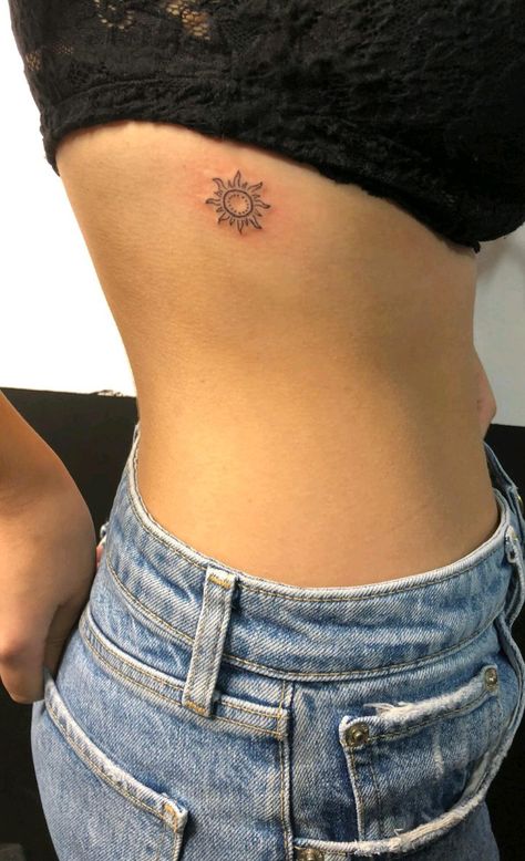 Beachy Tattoos, Small Rib Tattoos, Tattoo Sun, Rib Tattoos For Women, Cute Simple Tattoos, Ribcage Tattoo, Summer Tattoo, Hip Tattoos Women, Petite Tattoos