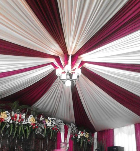 Flat Roof Design, Ceiling Drapes, Decoration Backdrop, Wedding Ceiling, Garland Wedding Decor, Ceiling Draping, Wedding Hall Decorations, Wooden Backdrops, Paper Craft Diy Projects