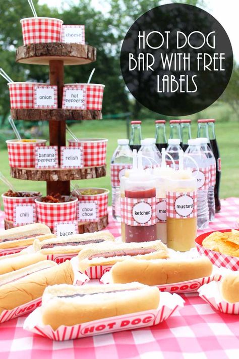 Need some party food ideas on a budget? How about hosting a party with a hot dog bar? We have free BBQ party printables as well and advice on getting cash back for your party needs! #IbottaPartner #ad Soirée Bbq, Food Ideas On A Budget, Hot Dog Party, Bbq Birthday Party, Party Food Bars, Bbq Party Food, Baby Q Shower, Hosting A Party, Backyard Bbq Party