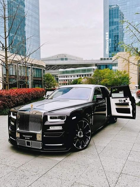 Black Rolls Royce, Rolls Royce Wallpaper, Tmax Yamaha, New Rolls Royce, Rolls Royce Dawn, Tokyo Drift Cars, Rolls Royce Motor Cars, Image Moto, Luxury Cars Rolls Royce