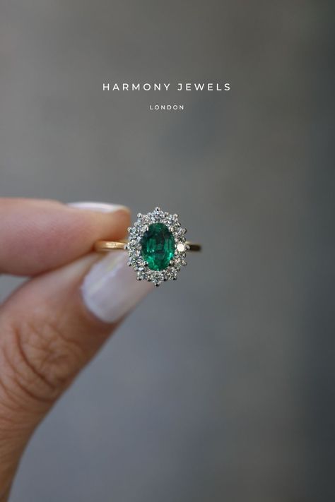 Esmeralda Ring Engagement, Esmeralda Engagement Ring, Wedding Ring Emerald Stone, Emerald And Diamond Engagement Rings, Emerald Green Engagement Ring Vintage, Emrald Engagement Rings, Emerald Color Engagement Ring, Emerald Wedding Ring Vintage, Vintage Wedding Rings Emerald