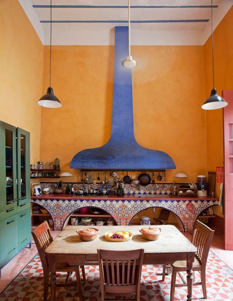 6 Mexican Homes That Will Inspire Your Vacation House Decor . . . | Architectural Digest Mexican Style Dining Room, Mexican Farmhouse Decor, Vacation House Decor, Mexican Home Design, Style Hacienda, Mexican Style Homes, Mexican Interior Design, Mexican Interiors, Mexican Kitchen Decor