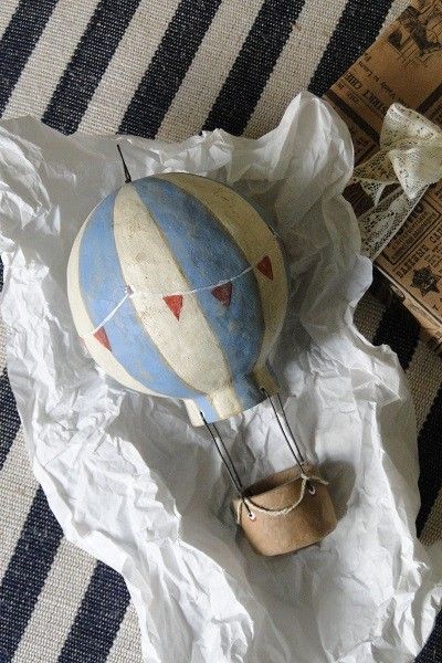 DSC09692 Paper Mache Balloon Crafts, Papier Mache Hot Air Balloon, Paper Mache Air Balloon, Paper Mache Toys, Clay Hot Air Balloon, Papie Mache Ideas, Paper Mashing Crafts, Paper Mache Hot Air Balloon Diy, Paper Mache Objects