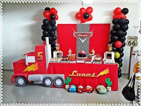 Lucas Birthday cars party | CatchMyParty.codecoeaciones de vars de cumpleaños de niños m Lightning Mcqueen Party, Cars Birthday Party Decorations, Festa Hot Wheels, Movie Birthday Party, Disney Cars Party, Disney Cars Birthday, Cars Birthday Party Disney, Car Themed Parties, Car Birthday Theme