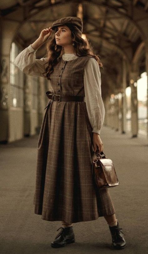 Black Casual Dresses, Academia Outfits, Old Fashion Dresses, Womens Vintage Dresses, Retro Mode, Vintage Inspired Outfits, Modest Fashion Outfits, Look Vintage, Mode Vintage