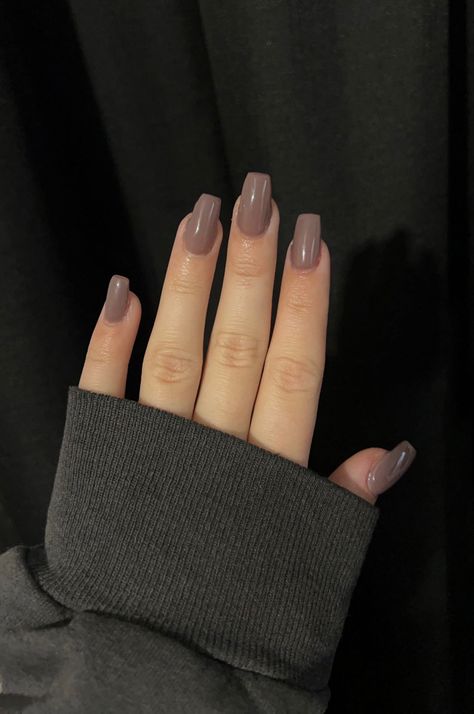 Short Acrylic Nails One Color Simple, Wedding Nails Solid Color, Dark Colour Acrylic Nails, Plain Coloured Acrylic Nails, Dark Nails Inspiration Square, Nails Plan Color, Coffin Acrylics Simple, January Nails Solid Color, Darker Color Nails