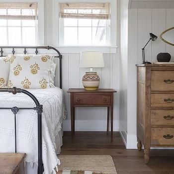 Tan Arch Headboard with Wood Top Farmhouse Nightstand - Country - Bedroom Case In Stile Country, Decor Ikea, Cottage Bedroom, Country Style Homes, Country House Decor, Bedroom Styles, Johannesburg, Minimalist Bedroom, Cheap Home Decor