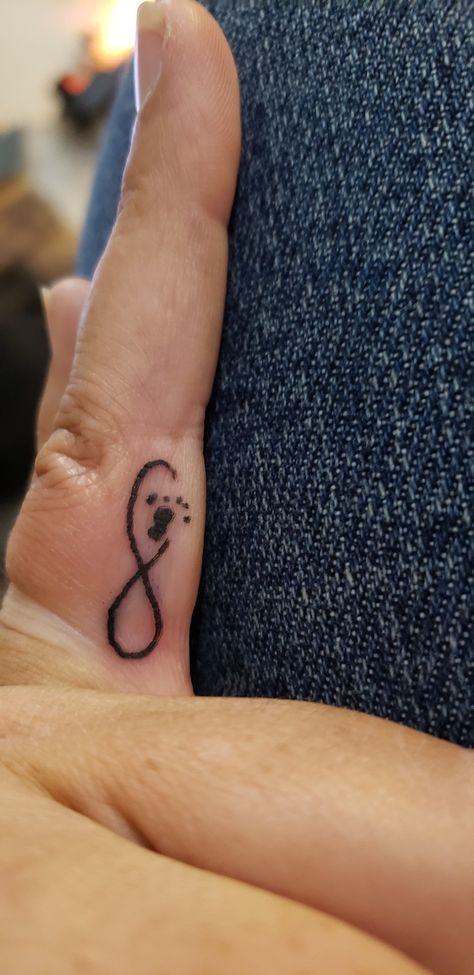 Lost Baby Tattoo, Fertility Tattoo, Baby Footprint Tattoo, Baby Memorial Tattoos, Pregnancy Tattoo, Baby Angel Tattoo, Baby Tattoo Designs, Remembrance Tattoos, Mom Tattoo Designs