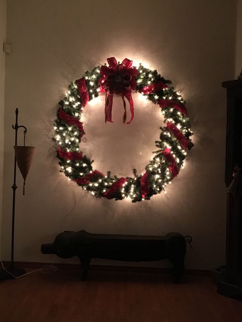 Big Wreath Ideas Christmas, Giant Wreath Christmas, Christmas Basement, Giant Christmas Lights, Giant Christmas Wreath, Giant Wreath, Giants Wreath, Tree Skirt Christmas, Christmas Backdrop