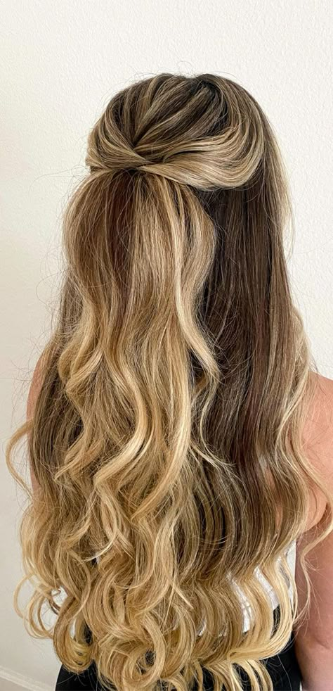 Bridesmaid Hair Down And Curled, Half Up Down Hairstyles Wedding, Bridal Wedding Hair Half Up Half Down, Hair Down Hoco Hairstyles, Gala Hairstyles Long Hair, Brunette Half Up Wedding Hair, Teased Half Up Half Down Wedding Hair, Flowy Half Up Half Down Hair, Hair For Wedding Half Up Half Down