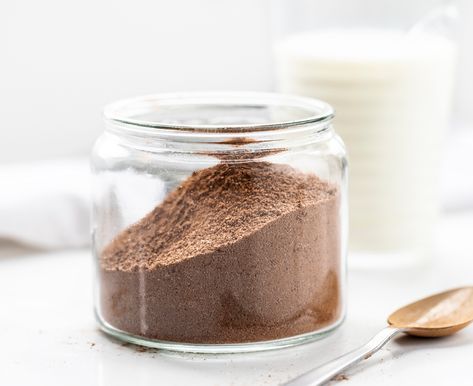 Chocolate Milk Powder is a quick and easy way to make your own chocolate powder without all the additives you would find in store-bought powder. Homemade Chocolate Milk, Best Chocolate Milk, Chocolate Milk Mix, Gluten Free Hot Chocolate, Chocolate Milk Powder, Milk Chocolate Recipes, Homemade Hot Cocoa, Diy Mixes, I Am Baker