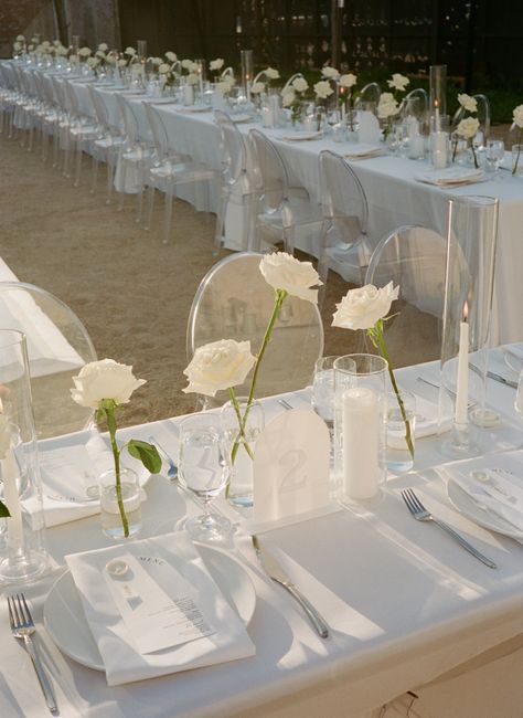 Single White Roses Wedding Table, Single Flower Vase Wedding Centerpieces, Single Flower Table Decor, Single Roses Centerpieces, Clean Wedding Table Decor, White On White Wedding Decor, White Rose Reception, Simple Wedding Table Florals, Less Is More Wedding Decor