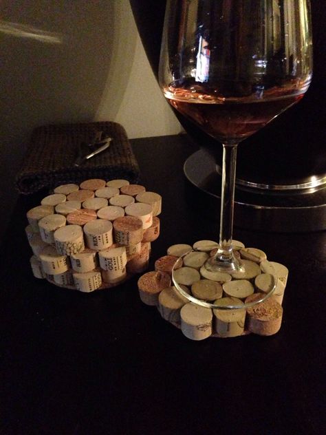 Cork Saver Ideas, Cork Collection Ideas, Things To Do With Wine Corks, Cork Coasters Diy, Cork Decorations, Cork Bowl, Wine Cork Diy Projects, Wine Cork Coasters, Cork Diy Projects