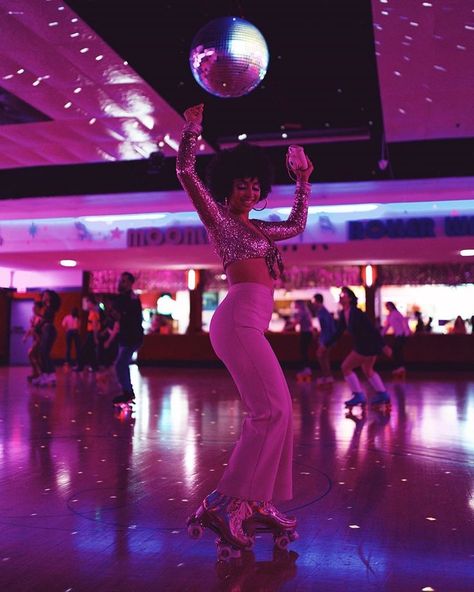 90s Roller Skating Party, Retro Disco Photoshoot, 70s Roller Disco, Roller Skating Aesthetic, 90s Disco, Disco Roller Skating, 80s Dance, Euphoria Party, Roller Skating Rink