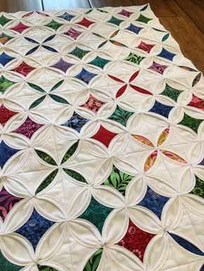 Cathedral Window Patchwork, Cathedral Quilt, Cathedral Window Quilt, Window Quilts, Colchas Quilting, Window Quilt, Cathedral Window Quilts, Hand Quilting Patterns, Cathedral Window