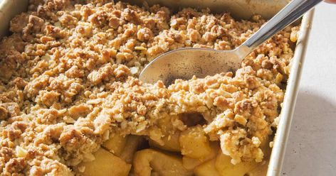 America's Test Kitchen Apple Crumble (Ep 2102) Unique Casseroles, Homemade Apple Crisp, Easy Apple Crumble, Pineapple Casserole, Cracker Toppings, Easy Apple Crisp Recipe, Apple Crumble Recipe, Fruit Cobbler, Pineapple Recipes